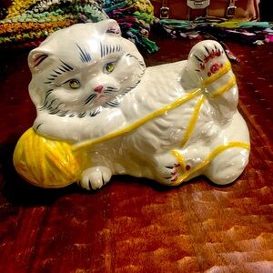 Ceramic cat figurine Yellow Eyes